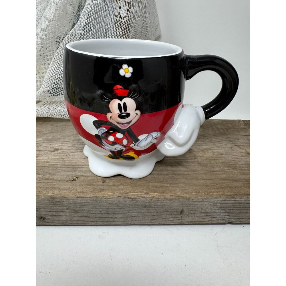 Vintage Minnie Mouse Coffee Soup Tea Mug Embossed Arm Handle Disney Parks